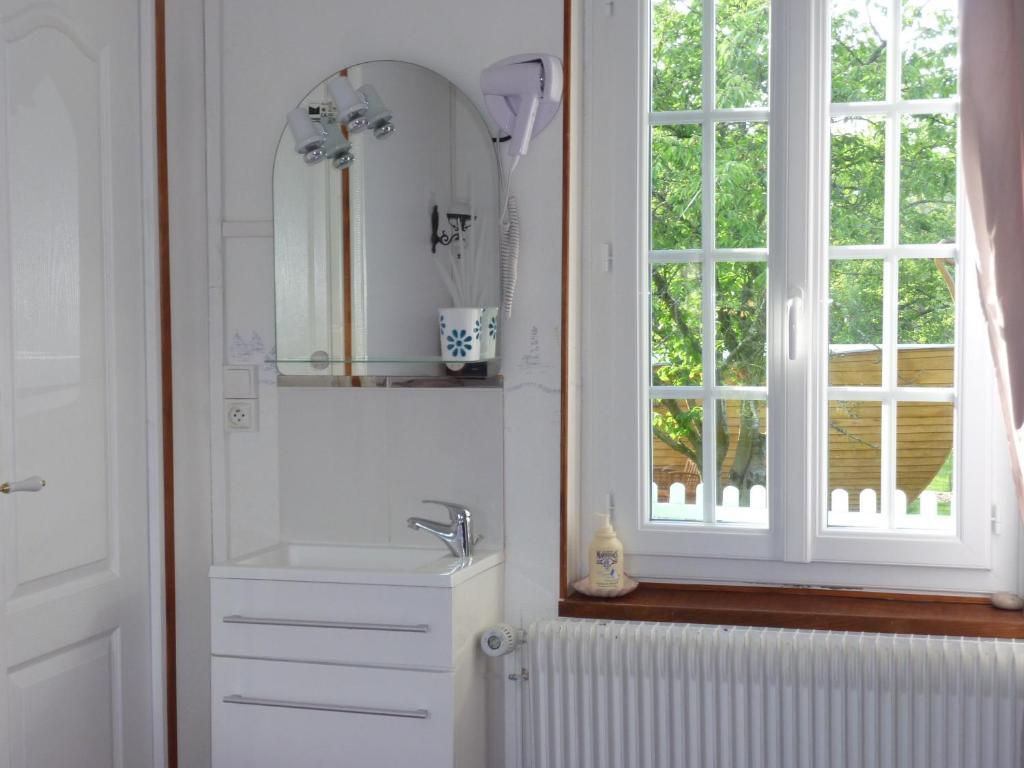 Jumièges Chambre D'Hotes Au Fil De L'Eau חדר תמונה